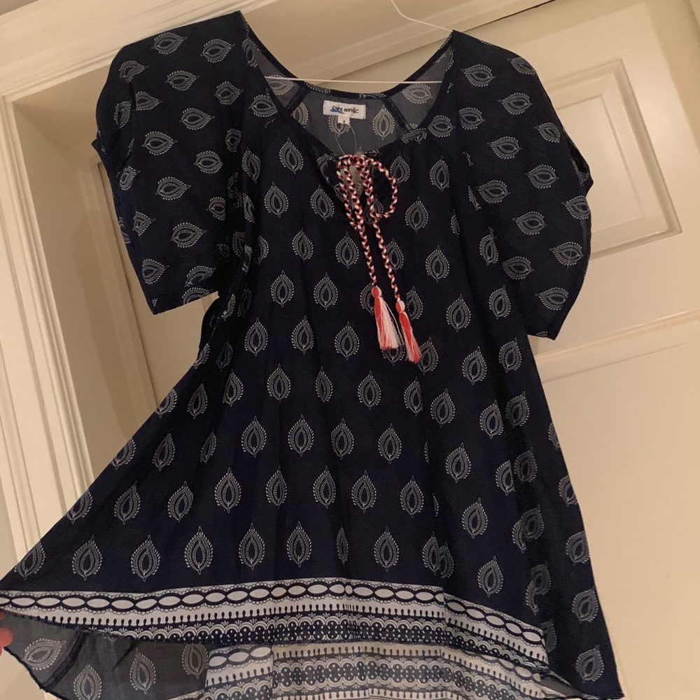 Blue Blouse with white feathers, short sleeve